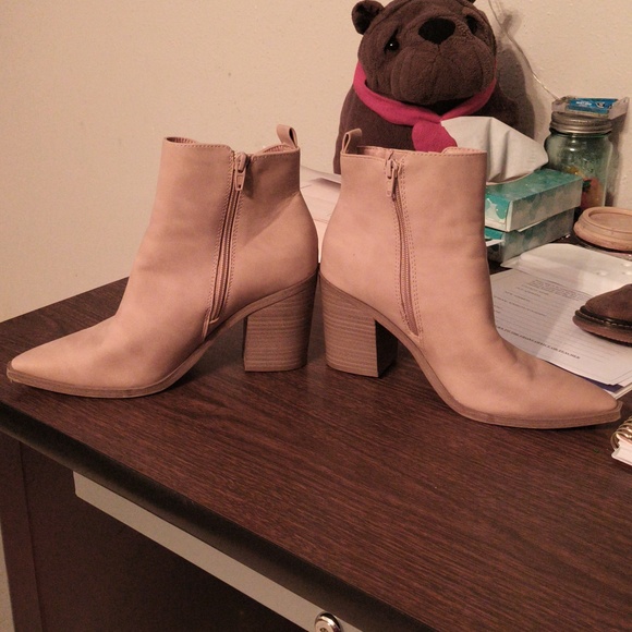 Universal Thread Boots - Picture 2 of 7